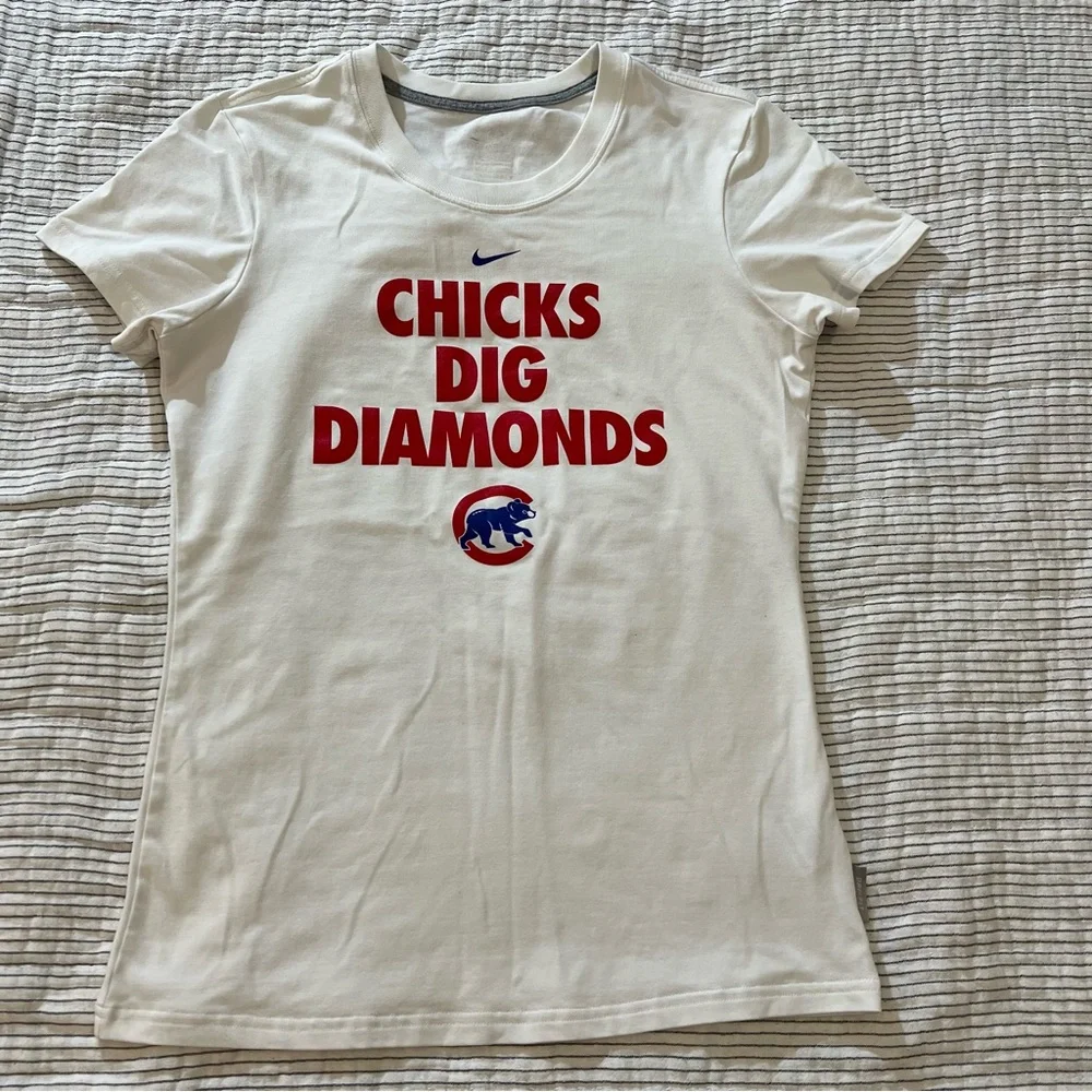 Nike ‘Chicks Dig Diamonds’ Cubs Tee medium